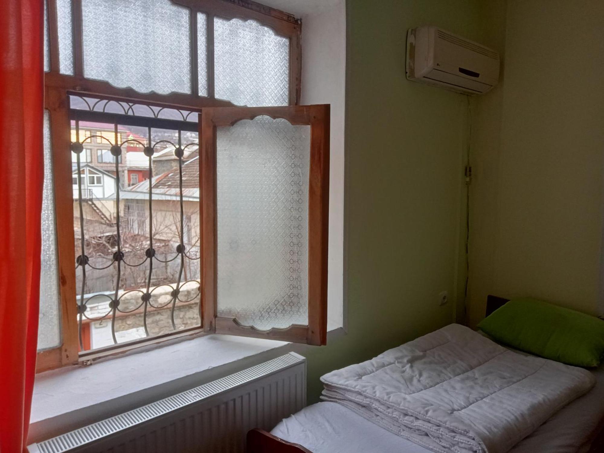 Canal Hostel Şǝki Bagian luar foto