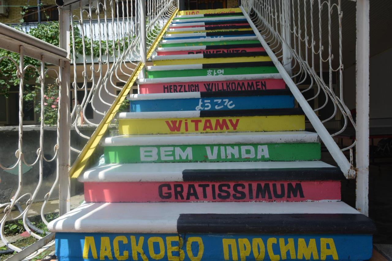 Canal Hostel Şǝki Bagian luar foto