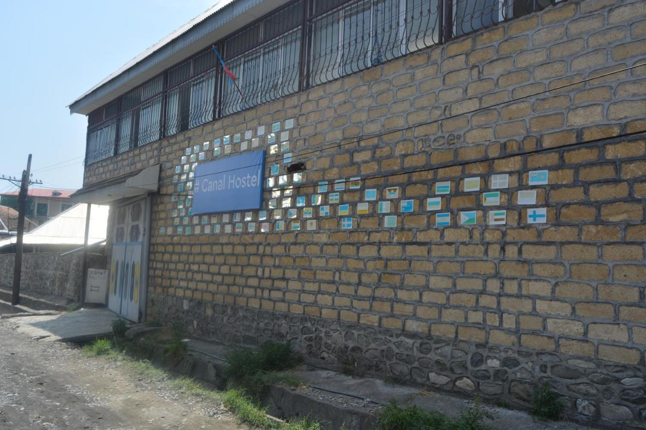 Canal Hostel Şǝki Bagian luar foto