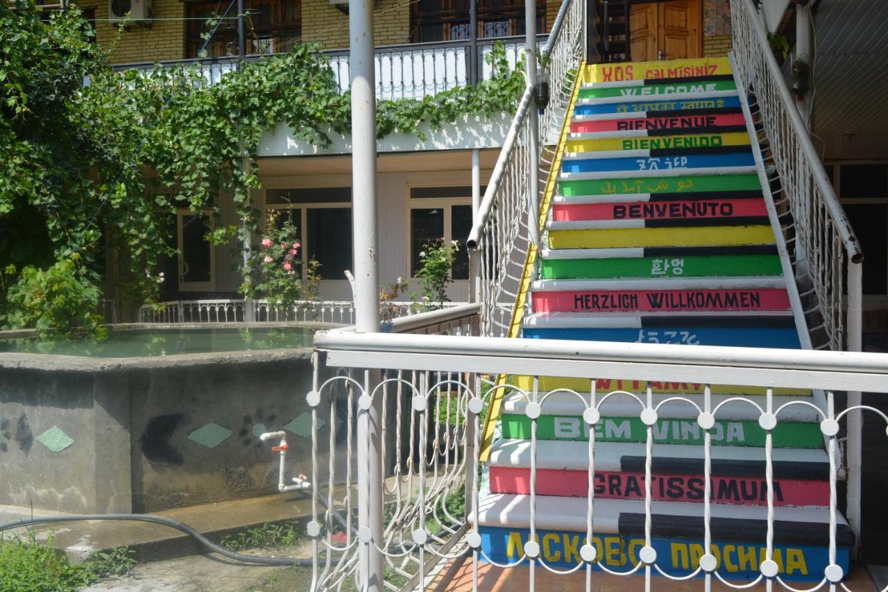 Canal Hostel Şǝki Bagian luar foto