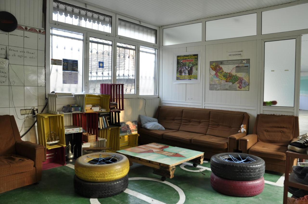 Canal Hostel Şǝki Bagian luar foto